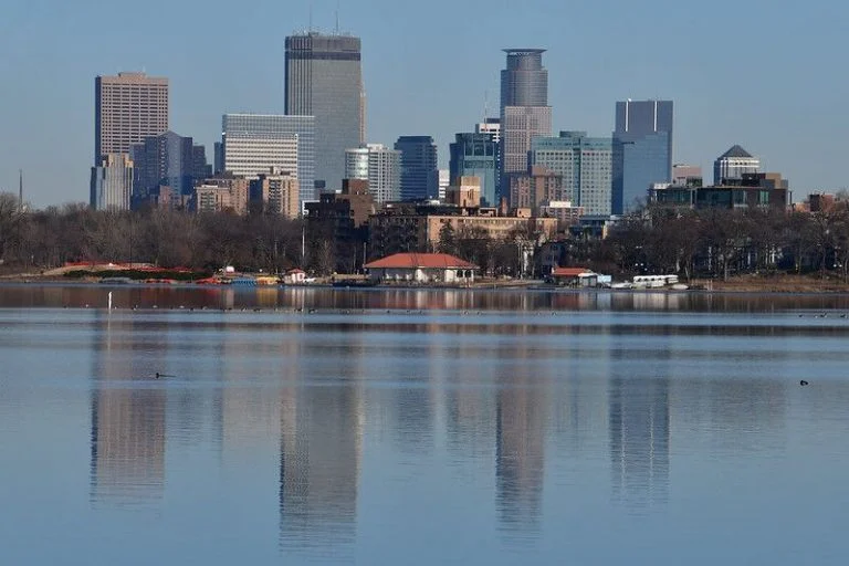 Chain-Of-Lakes-Minneapolis-Mn